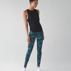 Lululemon Legging size 6 Palm Print